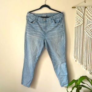 American Eagle Curvy High Rise Jegging excellent condition. Perfect for fall!🍁